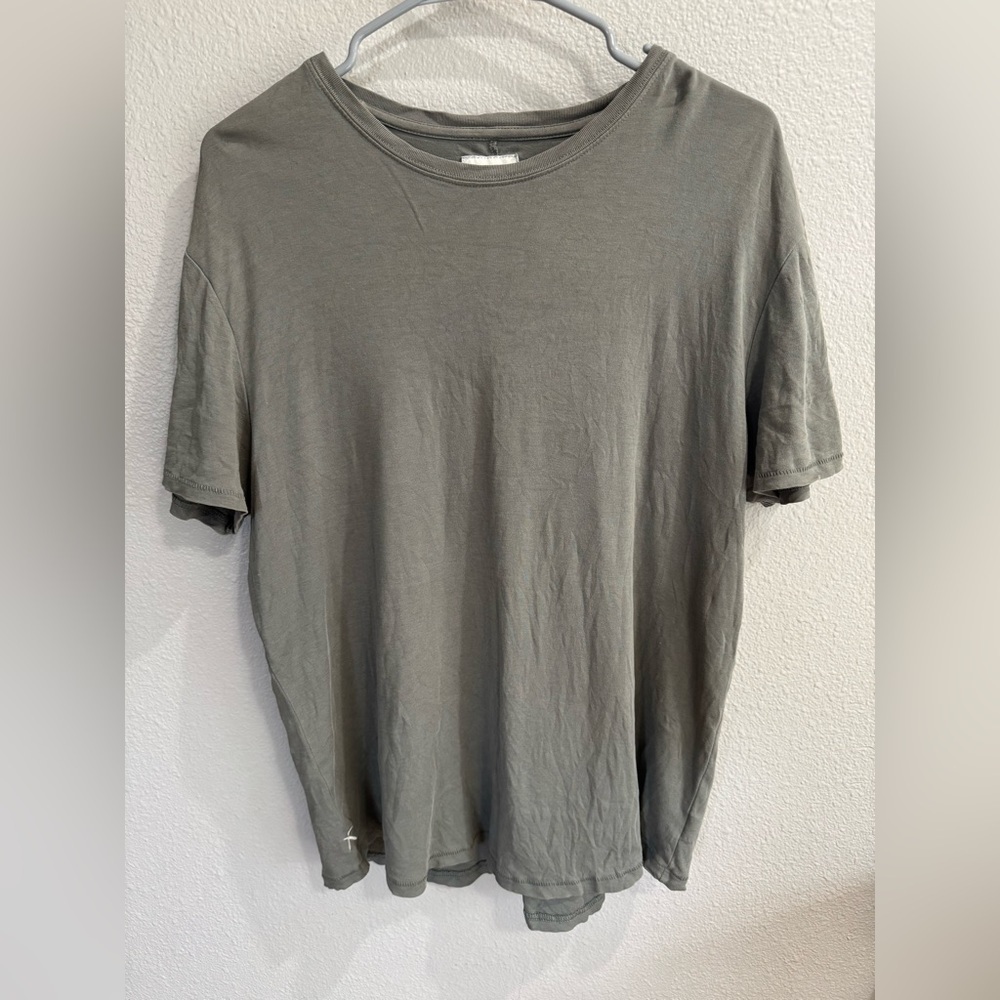 Cuts men’s T-Shirt size large